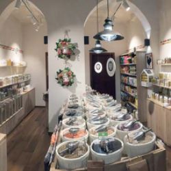 Interior de botiga d'alimentació ecològica